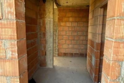 Casă cu 4 camere cu Teren 536 Mp în Groși - 2