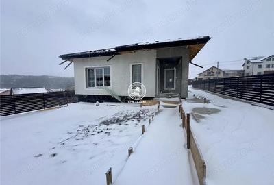 Casă cu 4 camere cu Teren 420 Mp în Valea Adâncă