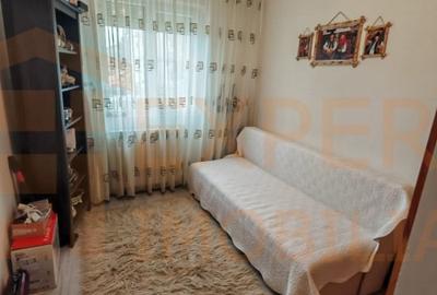 Apartament cu 3 camere semidecomandat, mobilat în Groapa - 14