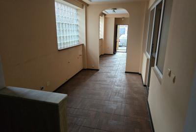 Casă cu 4 camere în Brătianu - 8