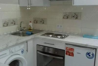 Garsonieră decomandată în Vitan