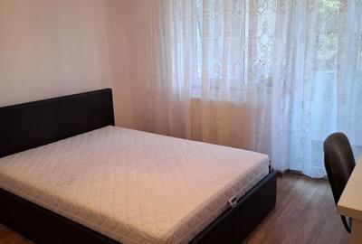 Apartament cu 3 camere decomandat în Micro 17
