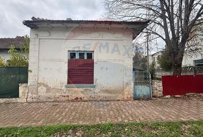 Teren cu constructie, central,  oras Negru Voda-vis-a-vis de Primarie - 2