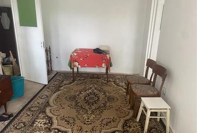 Apartament 3 camere , zona Gara, et 2/4 , centrala termica individuala , pret fi - 5