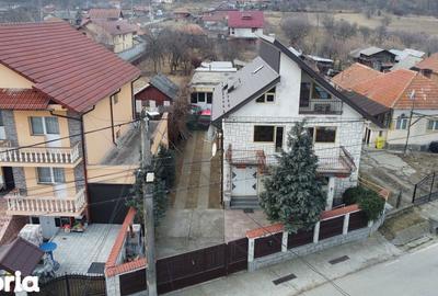 Casă cu 4 camere cu Teren 200 Mp în Central - 3