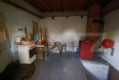 Casa cu 3 camere,baie, bucatarie,anexe.pivni?a teren 800 m - 5