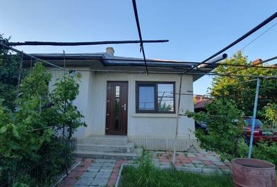 Casă cu 4 camere în Bucium