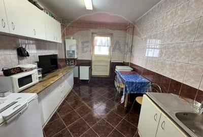 Apartament de vanzare - 4 camere- decomandat-Bistrita Lac - 3