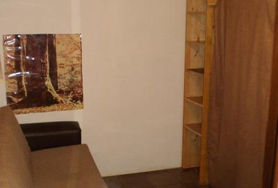 Dau in chirie camera la casa particulara in Sangeorgiu de Mures