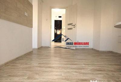 Apartament cu 4 camere decomandat în Micro 3 - 4
