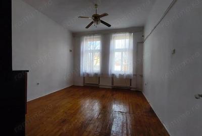 Casă cu 2 camere cu Teren 15 Mp în Unirii - 6