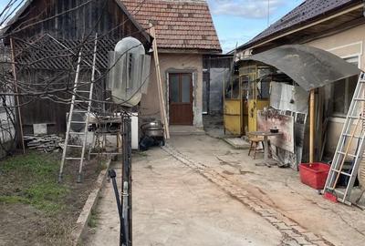 Casă cu 4 camere cu Teren 485 Mp în Central - 1