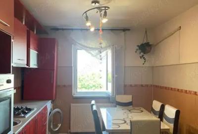 Vand apartament , 2 camere , decomandat , etaj 3 , stadion