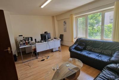 Apartament cu 5 camere, mobilat în Lacul Tei