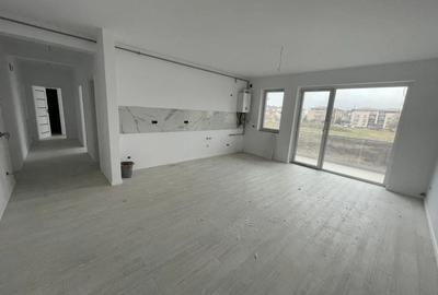 Apartament cu 3 camere decomandat în Girocului