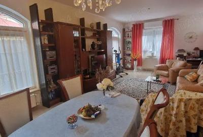 Casă cu 6 camere cu Teren 150 Mp în Central - 1