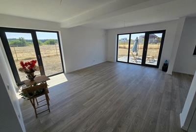 Casa langa padure cu curte generoasa 704 mp - 10