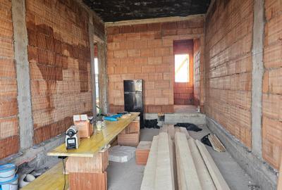 Duplex cu 4 camere cu Canalizare în Moșnița Nouă - 8