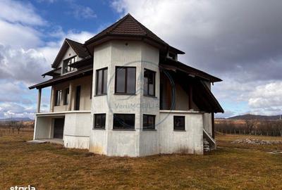 Casă cu 4 camere în Rusu Bârgăului - 2