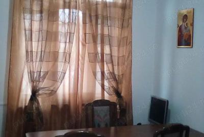 Casa cu arhitectura deosebita ,zona buna pentru birouri - 9