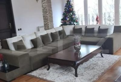 Casă cu 7 camere cu Teren 1253 Mp în Central - 1