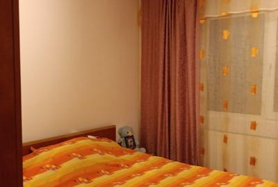 Apartament cu 2 camere semidecomandat în Craiovița Nouă