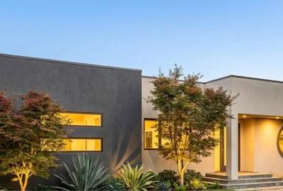 Casă cu 4 camere în Central