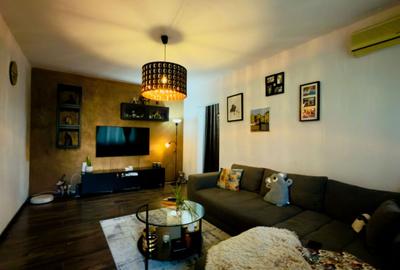 Apartament cu 2 camere semidecomandat, mobilat în 1 Mai