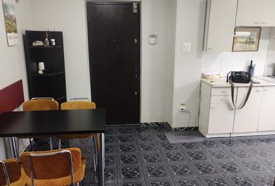 Apartament semidecomandat în Tineretului