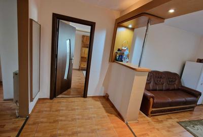 Apartament cu 3 camere decomandat în Craiovița Nouă - 1