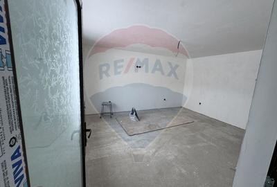 Casă cu 6 camere cu Teren 2952 Mp în Colceag - 12