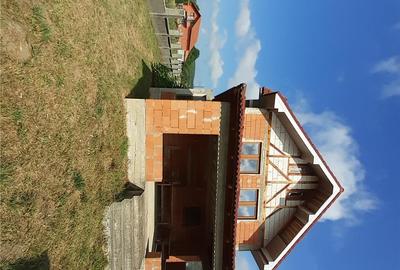 Casă cu 4 camere cu Teren 1000 Mp în Unirea - 4