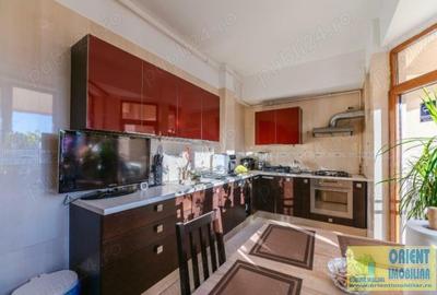 Apartament cu 2 camere decomandat în Trocadero