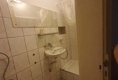 Garsoniera de vanzare,zona Piata Crucii - 1