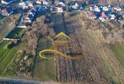 Teren de 2500 mp, în Măgura