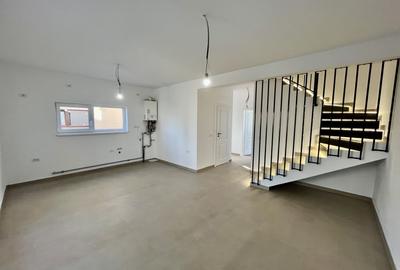 Duplex cu 4 camere cu Canalizare în Moșnița Nouă - 1