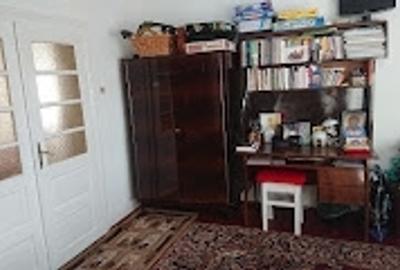 Casă cu 5 camere cu Teren 2800 Mp în Central