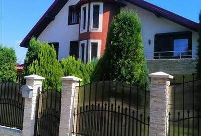 Casă cu 4 camere în Bucium