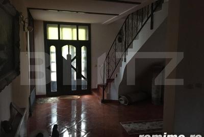 Casă cu 11 camere cu Teren 1700 Mp în Central - 8