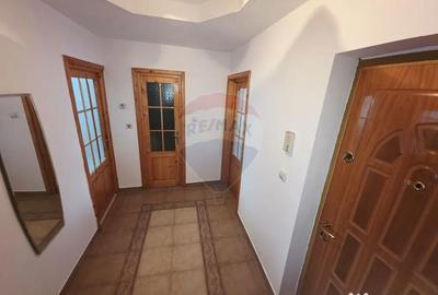 Apartament cu 2 camere decomandat în 1 Mai - 2