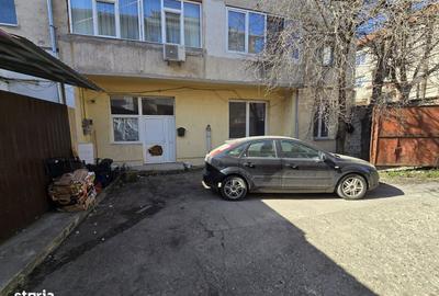 Spațiu comercial, de 150 mp, în Central - 4