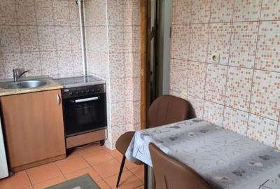 Apartament cu 2 camere decomandat în Tractorul