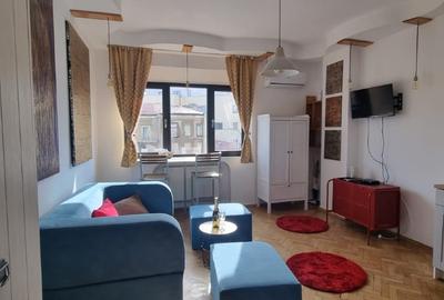 Garsonieră semidecomandată, mobilată în Universitate