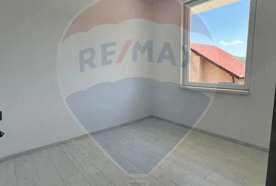 Casă cu 4 camere cu Teren 500 Mp în Vitrometan - 2