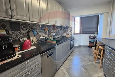 Apartament cu 3 camere de vânzare în zona 13 Septembrie - 9