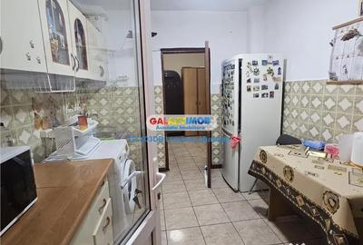Apartament cu 2 camere decomandat în Micro 4 - 3