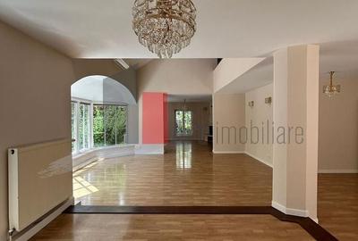Casă cu 7 camere cu Teren 629 Mp în Central - 2