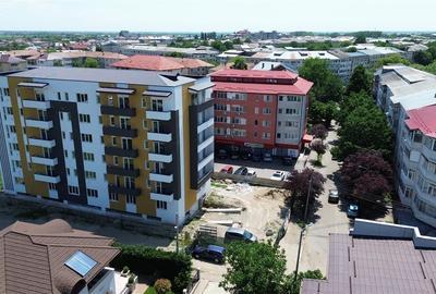 Apartament cu 3 camere decomandat în Est