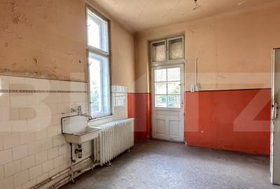 Casa de vanzare, cu 4 camere, demisol 122 mp, zona ultracent - 8