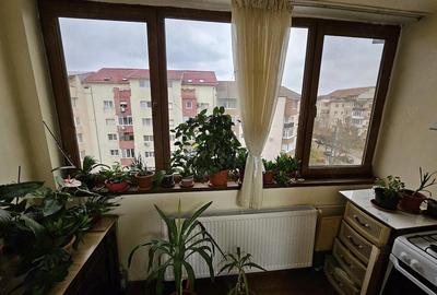 Apartament cu 3 camere decomandat în Soarelui - 8